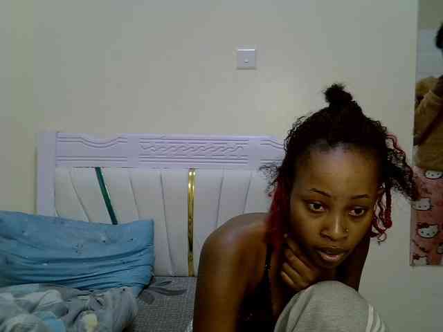 PetiteNoir webcam