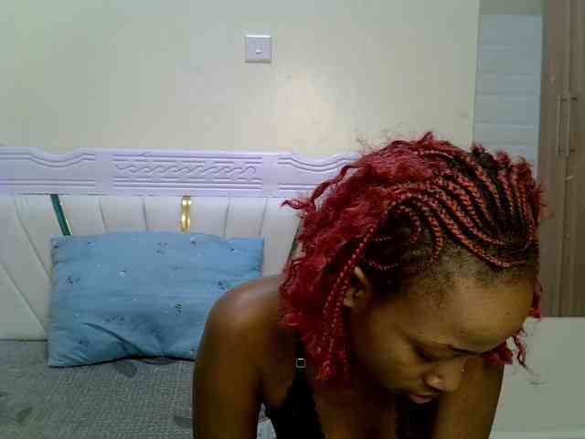 PetiteNoir webcam