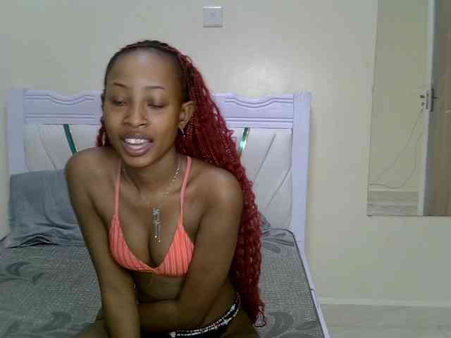 PetiteNoir webcam