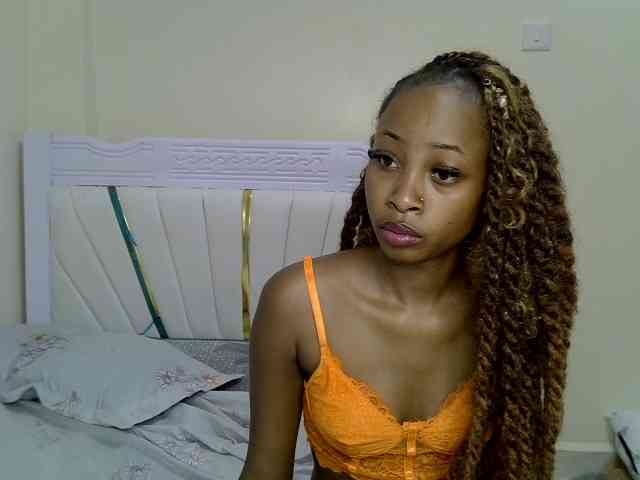 PetiteNoir webcam