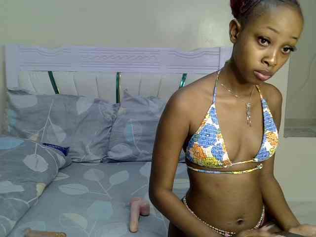 PetiteNoir webcam