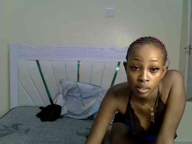 PetiteNoir webcam