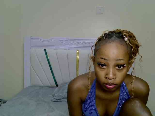 PetiteNoir webcam
