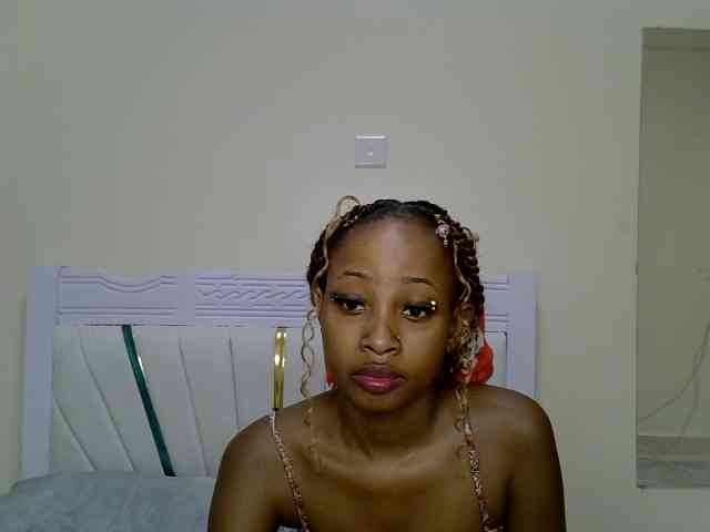 PetiteNoir webcam