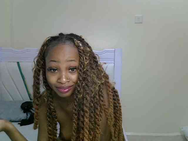 PetiteNoir webcam