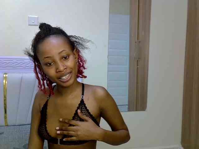 PetiteNoir webcam