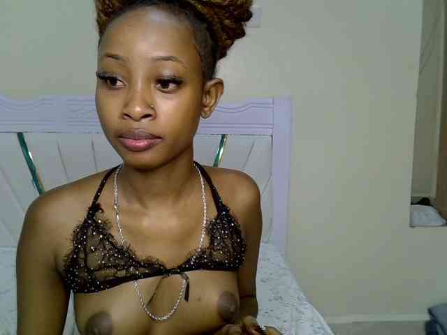 PetiteNoir webcam