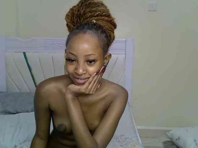 PetiteNoir webcam