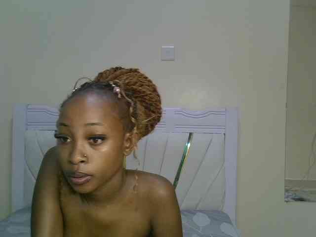 PetiteNoir webcam