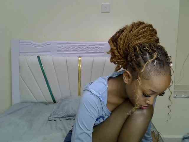 PetiteNoir webcam
