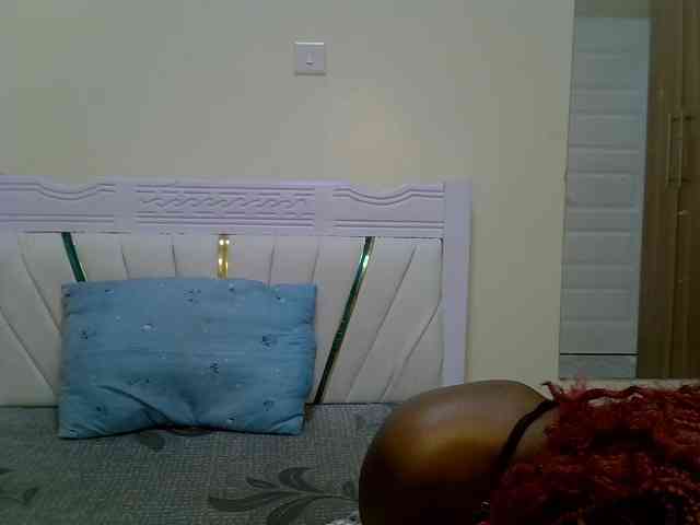 PetiteNoir webcam