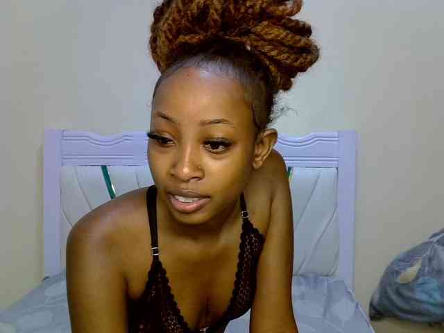 PetiteNoir webcam