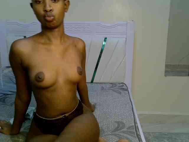 PetiteNoir webcam