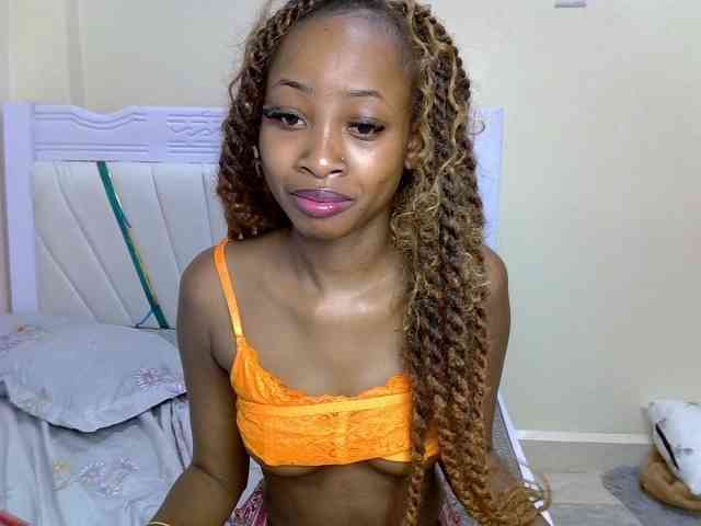 PetiteNoir webcam