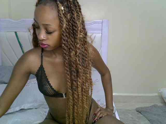 Model: PetiteNoir