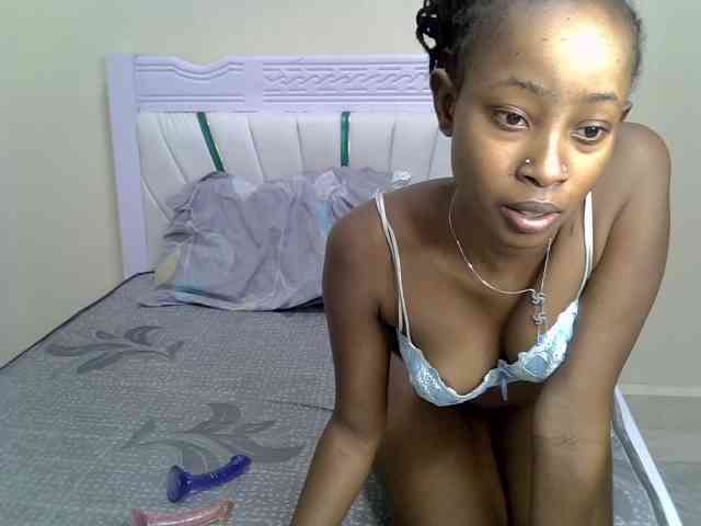 PetiteNoir webcam