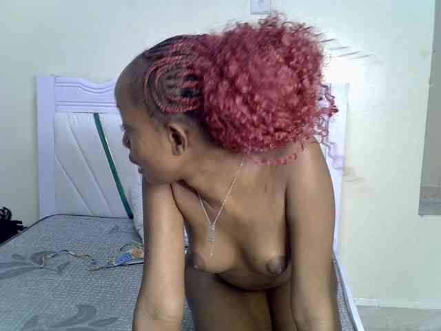 PetiteNoir webcam