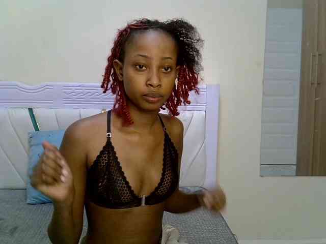 PetiteNoir webcam