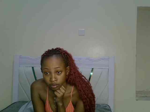 PetiteNoir webcam