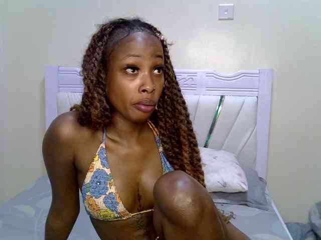 PetiteNoir webcam