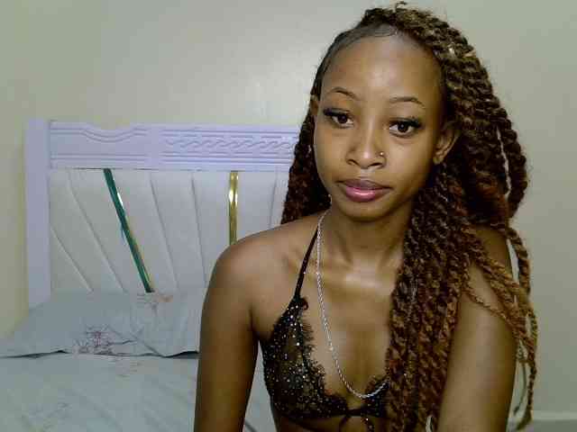 PetiteNoir webcam