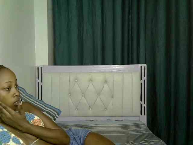 PetiteNoir webcam