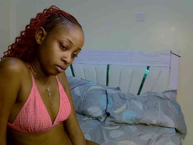PetiteNoir webcam