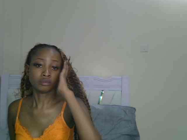 PetiteNoir webcam
