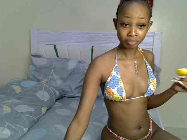 PetiteNoir webcam