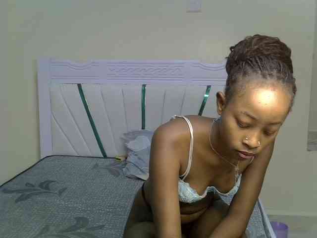 PetiteNoir webcam