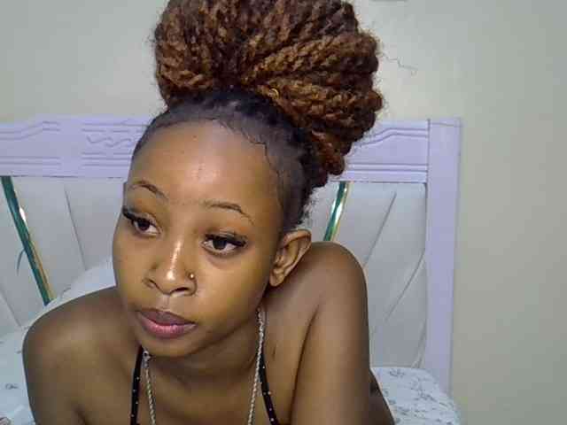 PetiteNoir webcam