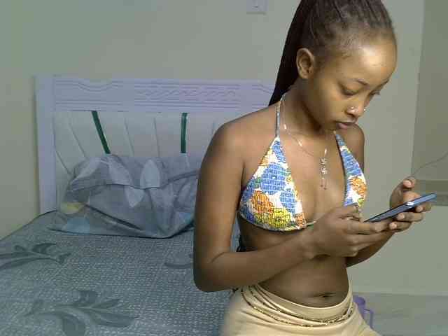 PetiteNoir webcam