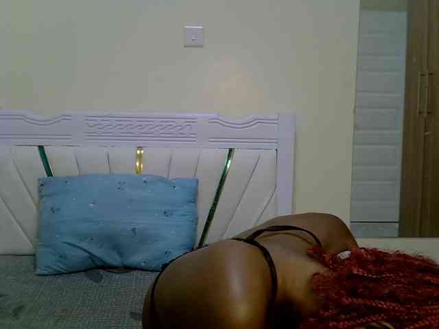 PetiteNoir webcam