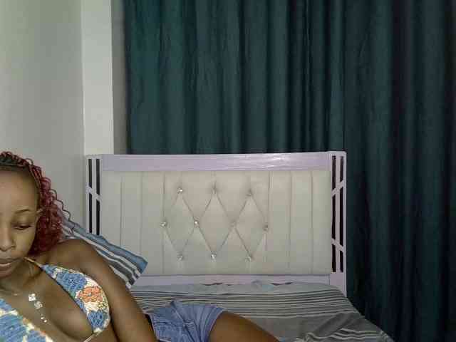 PetiteNoir webcam