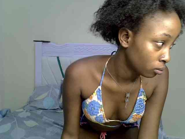 PetiteNoir webcam