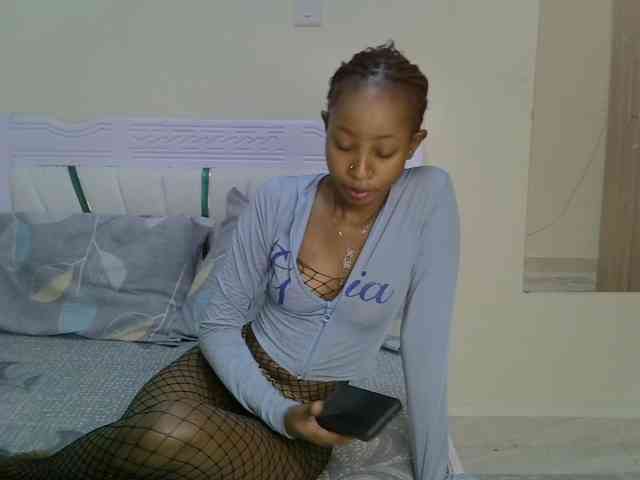 PetiteNoir webcam