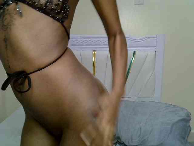 PetiteNoir webcam