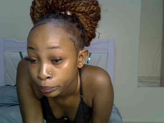 PetiteNoir webcam