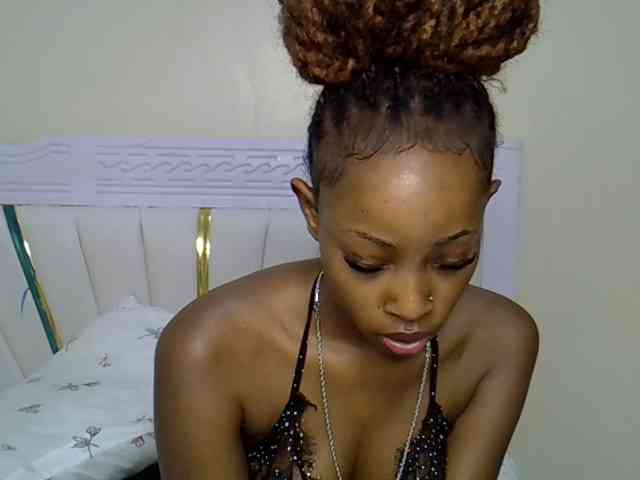 PetiteNoir webcam