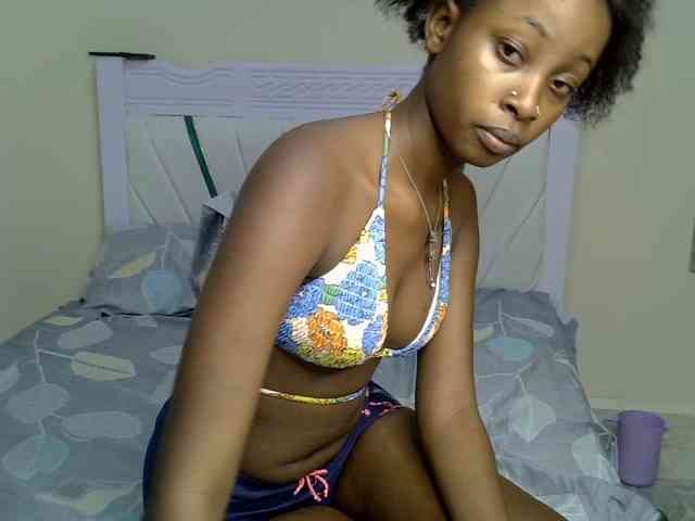 PetiteNoir webcam