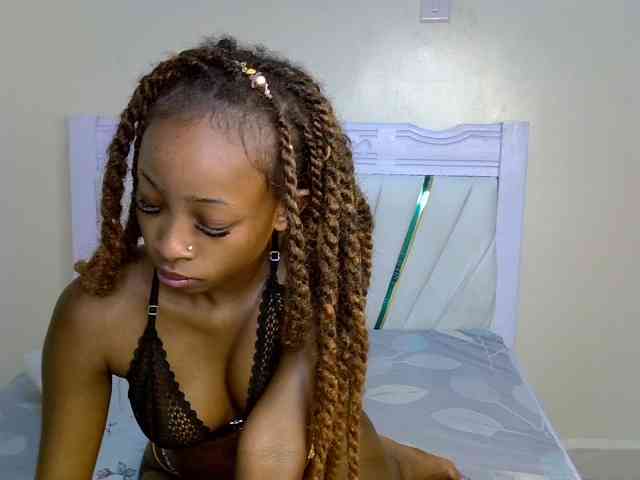 PetiteNoir webcam