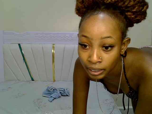 PetiteNoir webcam