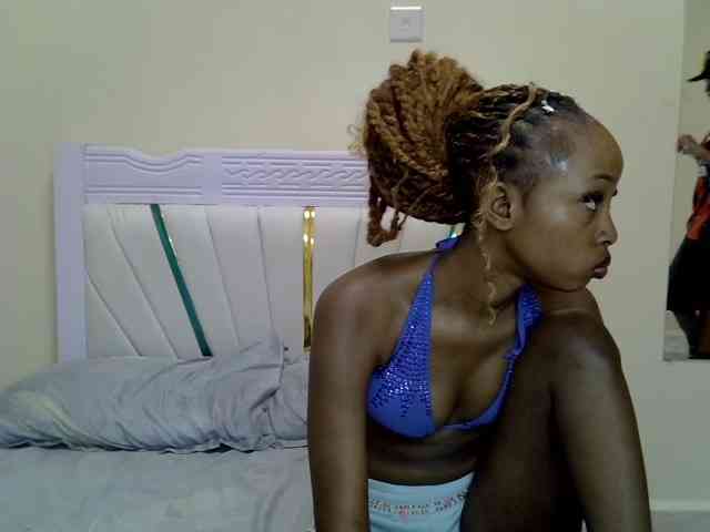 PetiteNoir webcam