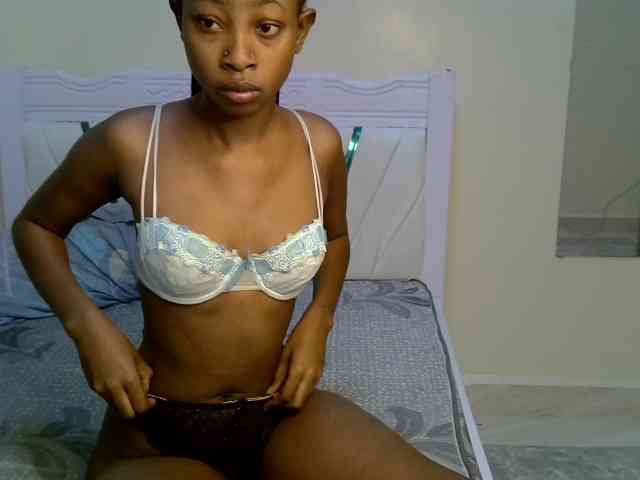 PetiteNoir webcam