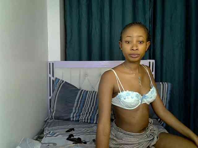 PetiteNoir webcam