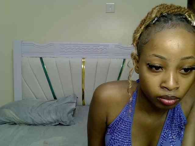 PetiteNoir webcam