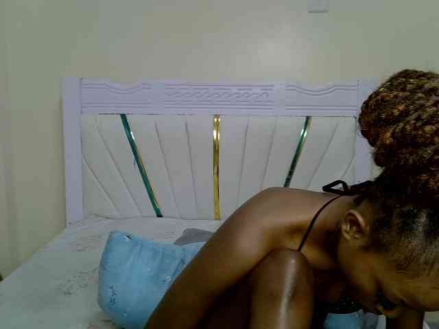 PetiteNoir webcam