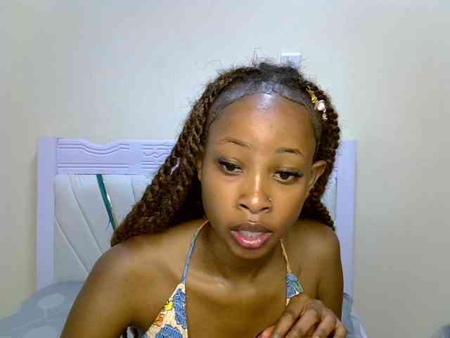 PetiteNoir webcam