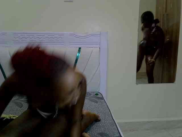 PetiteNoir webcam