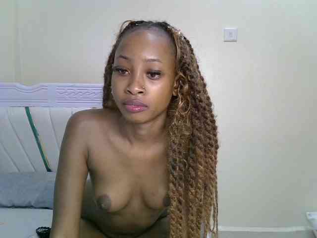 PetiteNoir webcam